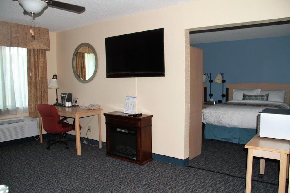 Baymont By Wyndham Stevens Point Hotel Exterior foto