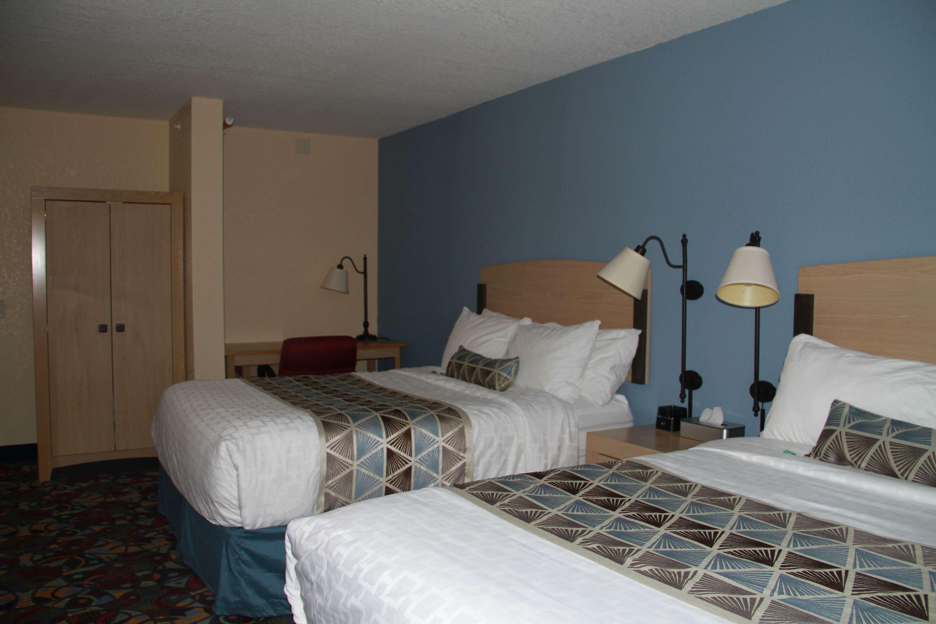 Baymont By Wyndham Stevens Point Hotel Exterior foto